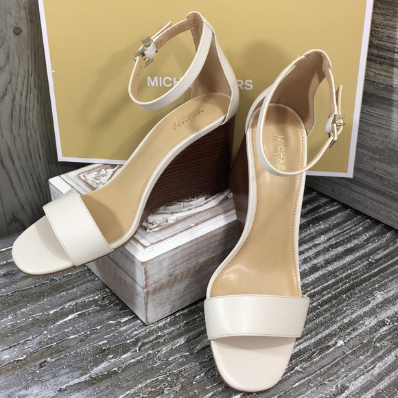 MICHAEL Michael Kors FIONA WEDGE LEATHER LT CREAM - Picture 2 of 8